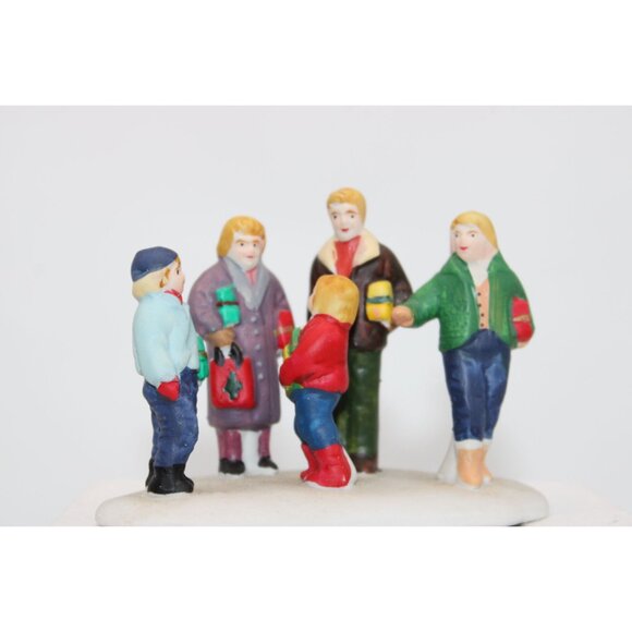 Lemax Dickensville - Gift Shopping Family - Picture 2 of 3